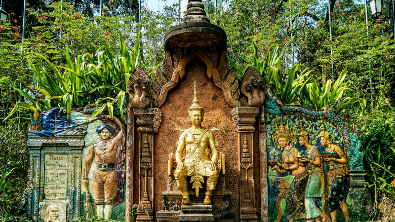 Day 5 The Ancient Temple Of Wat Phnom Recounts The Origin Of The Name Phnom Penh