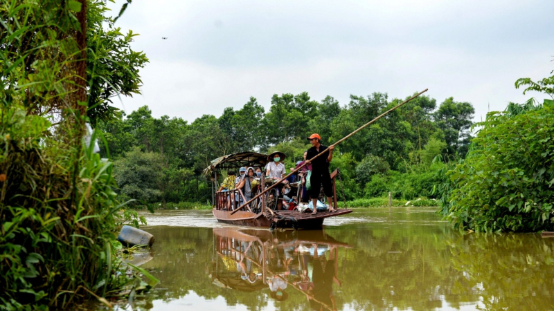 Have A Close Chat With Locals