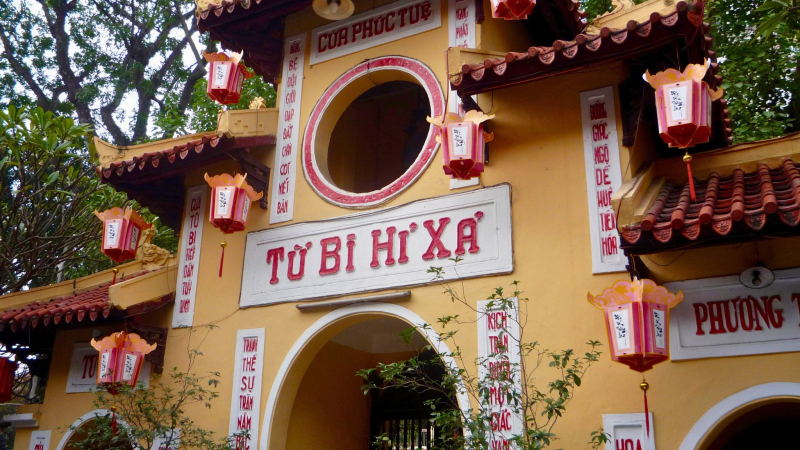 Walk Through The Bustling Hanoi Old Quarter