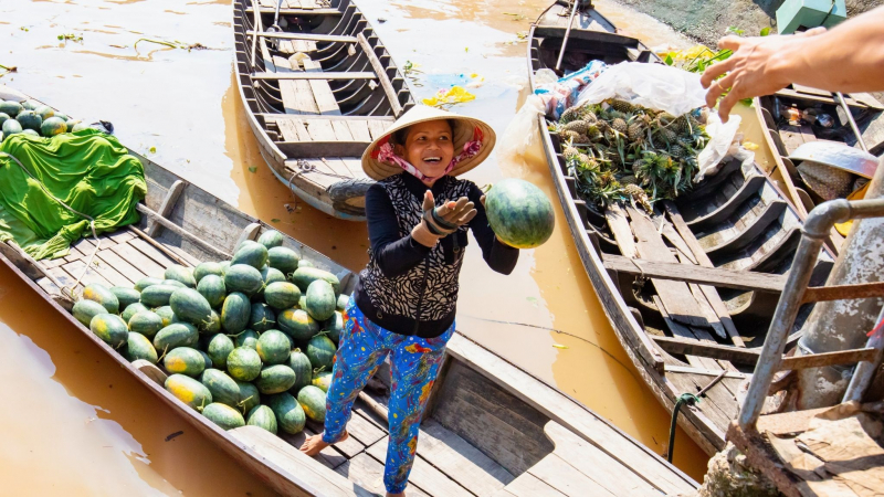 Visit The Lifestyle Of Simple People On Boats