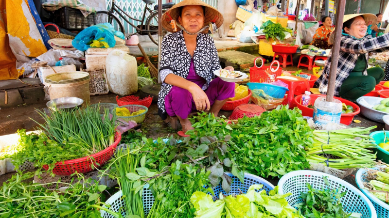 Cai Be Dry Market Features Particularly Distinctive River People's Living Traditions