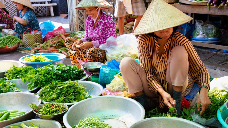 Look At The Variety Of Things Available In The Cai Be Dry Market