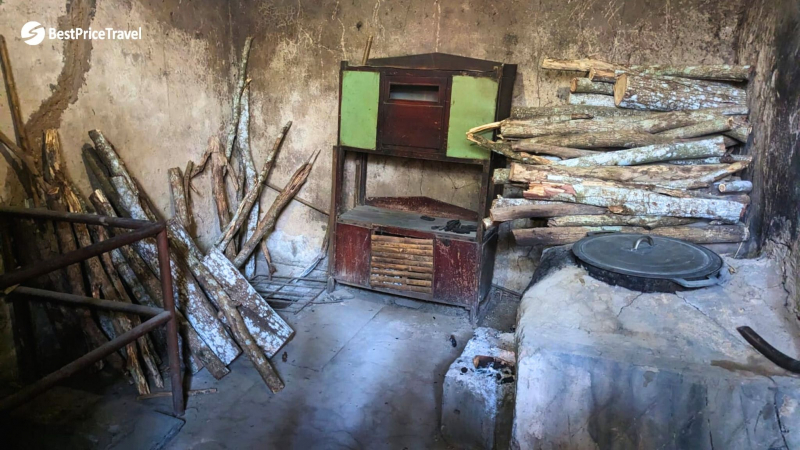 The Kitchen In The Tunnels