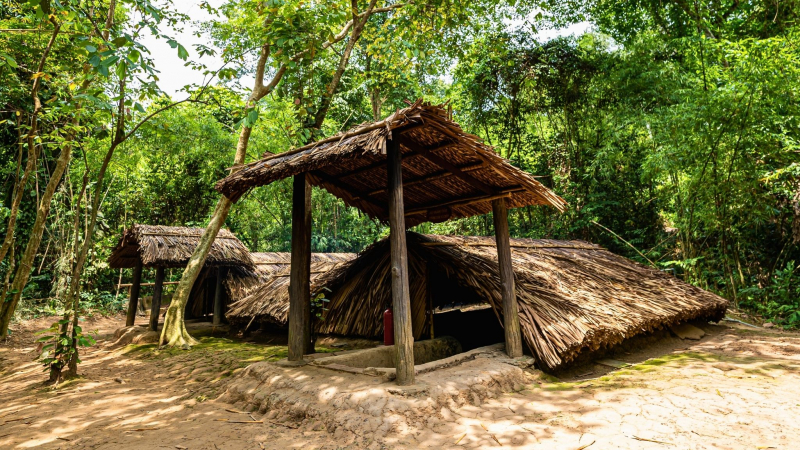 Learn About The Daily Lives Of Vietnamese People In The Tunnel