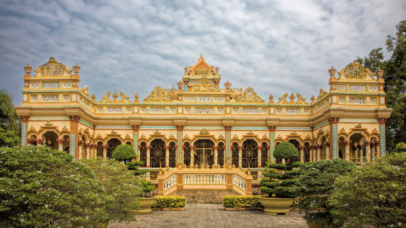 Vinh Trang Pagoda One Of The Best Known Pagoda In The Region