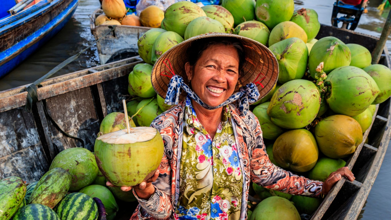 Experience Buying And Selling Goods Right On The Boat