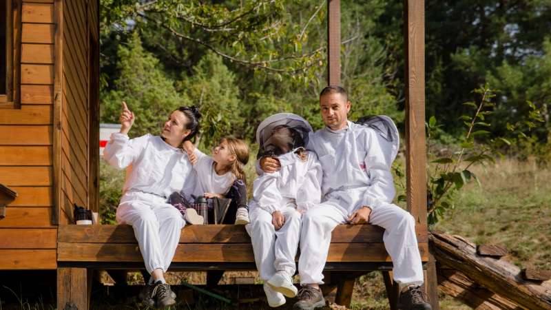 Day 1 Learn The Honey Making Process In A Bee Farm