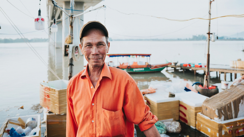 Learn About Squid Fishing Techniques From Friendly Fishermens