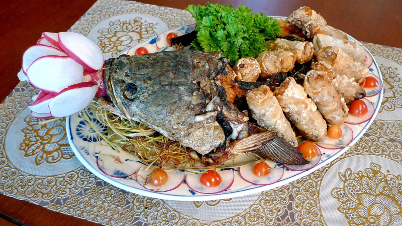 A Deluxe Dinner Will Be Served On The Cruise