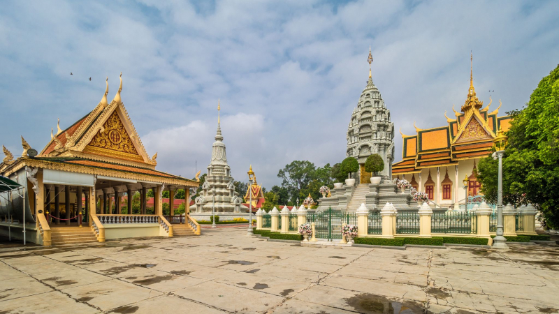 Immerse Yourself In The Regal Grandeur Of Royal Palace