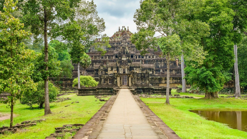 Day 1 Visit Baphuon To Admire The Famous Nirvana Buddha Statue