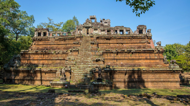 Day 2 Marvel At The Striking Three Tiered Pyramid Of Laterite And Sandstone Construction At Phimeanakas