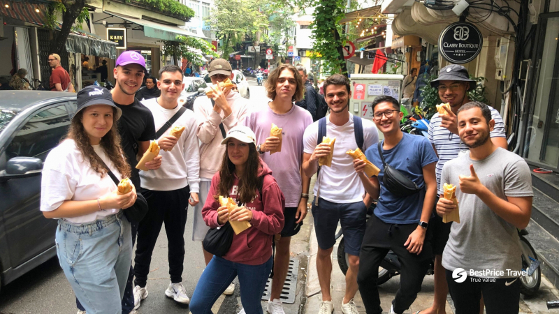 Taste Vietnamese Sandwich With Friends