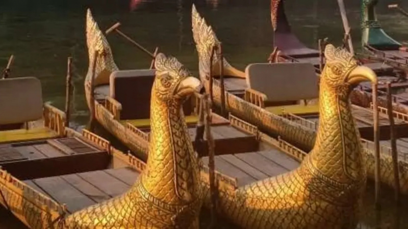 Day 2 Gondola Paddle Boat