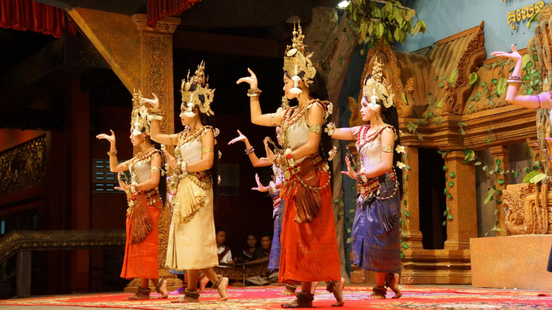 Day 1 Watch The Traditional Apsara Dance