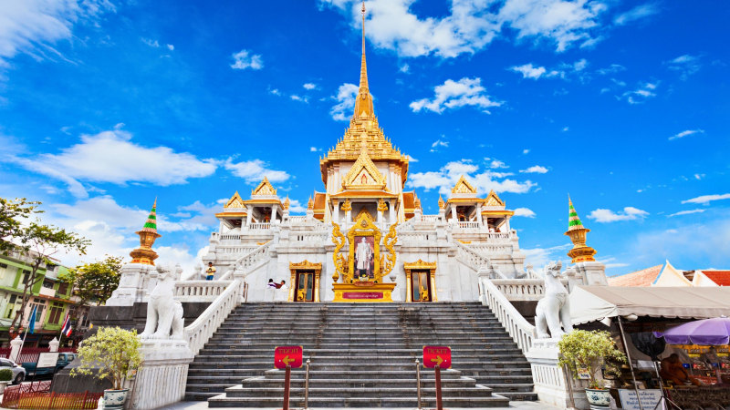 Day 2 Marvel At The Impressiveness Of Wat Traimit
