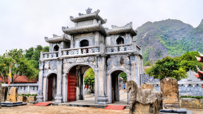 Thai Vi Temple A Sacred Ancient Temple Lying Near Trang An