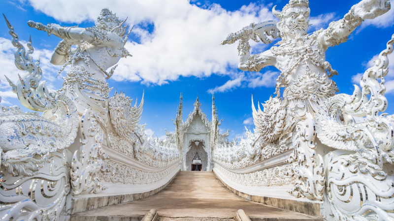 Day 4 Wat Rong Khun The Beautiful Ornate White Temple Located In Chiang Rai