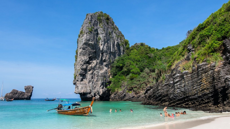 Day 8 9 Deep Into The Refreshing Water Of Phuket