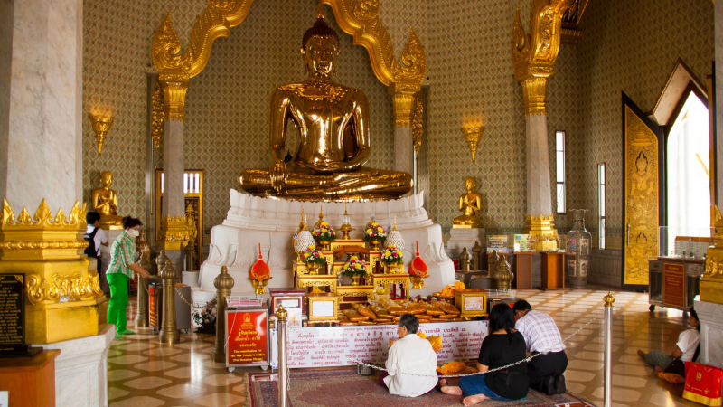 Day 2 Admire The Golden Buddha Statue In Wat Traimit