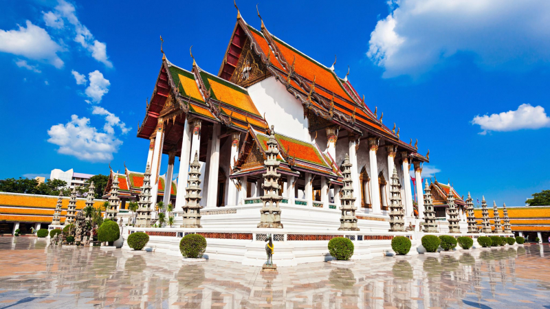 Day 2 Pay A Visit To The Wat Suthat Temple