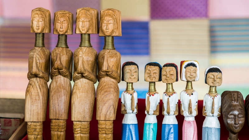 Day 5 Wooden Souvenir In Karen Village