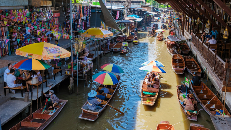 Day 3 Long Tail Boats Weave Through The Market