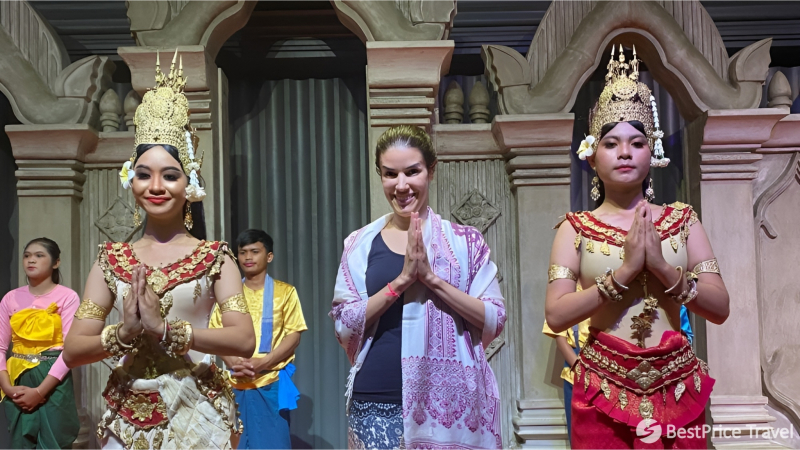 Day 1 Enjoy A Welcome Dinner With Apsara Dance Show