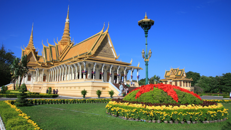 Day 7 The Royal Palace With Beautiful Gardens In The Foreground
