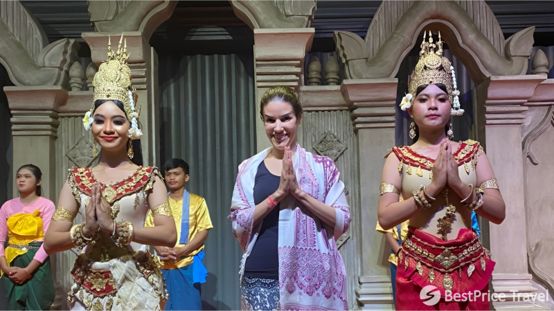 Day 3 Enjoy The Traditional Apsara Dance Show While Having Dinner