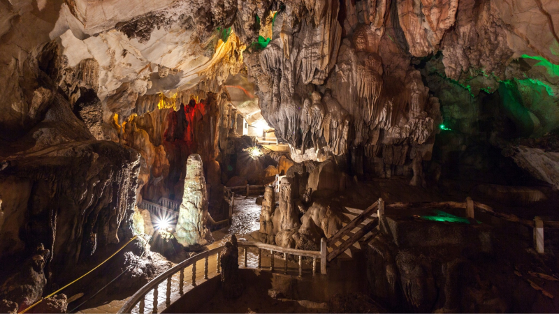 Day 5 Explore Tham Jang Cave The Most Famous Cave In Vang Vieng