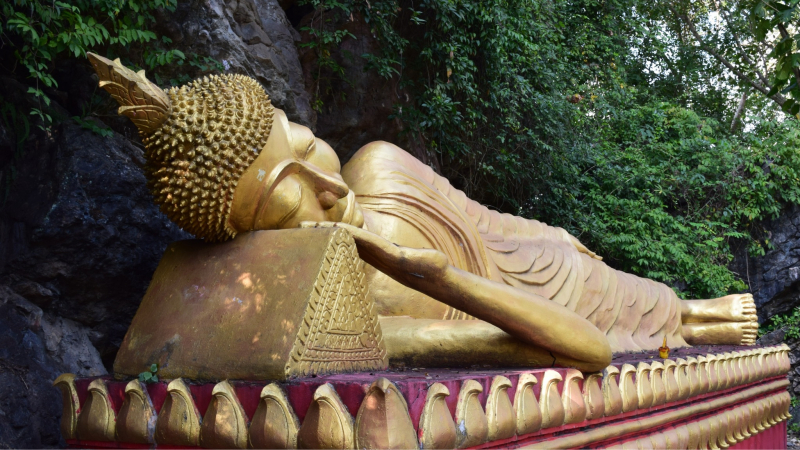 Day 1 Come Across The Sleeping Golden Buddha In Mount Phousi