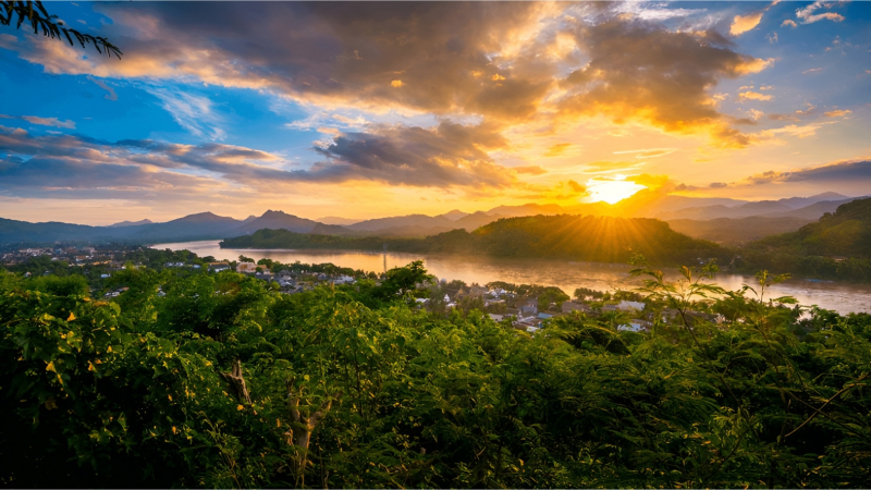 Day 9 Enjoy The Beautiful Sunset From Mount Phousi