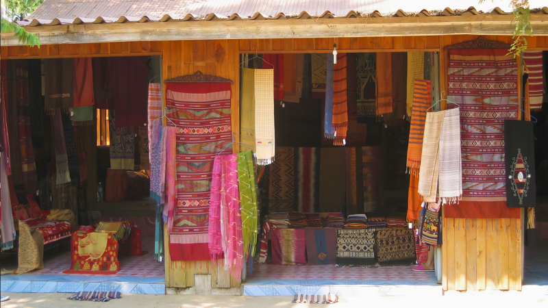 Day 2 Stop By The Weaving Village Of Ban Xangkhong