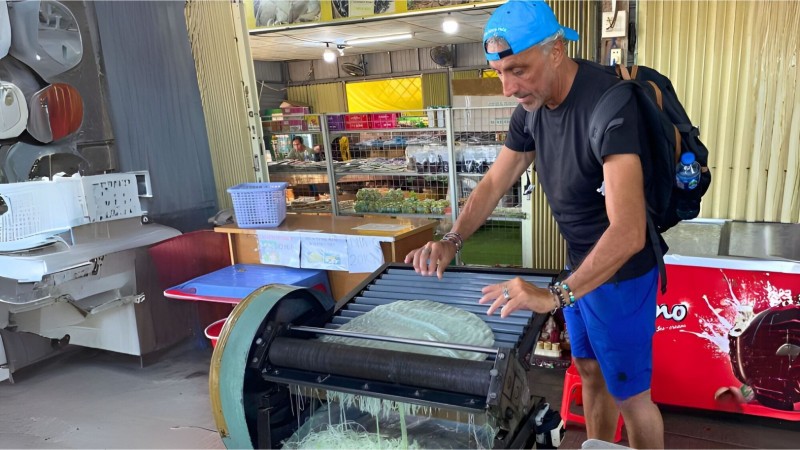 Day 3 Witness The Process Of Making Rice Noodles