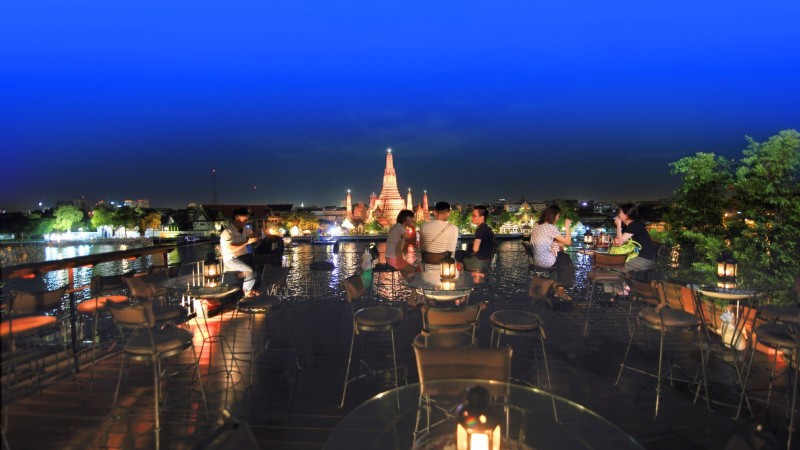 Day 3 Enjoy A Fresh Cocktail While Catching Sight Of The Beautiful Cityscape