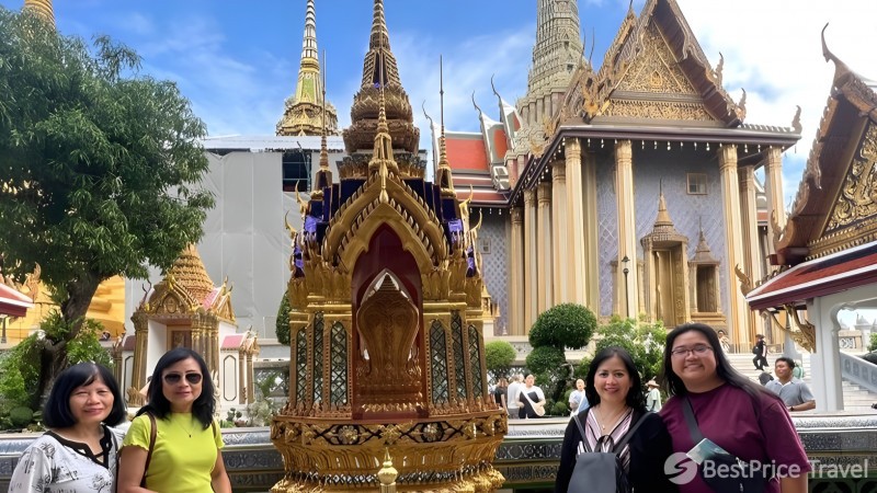 Day 2 Tourist Taking Pictures With Wat Phra Kaew