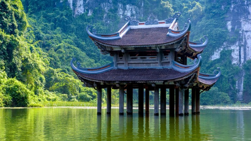 Day 12 Paddle Through The Breathtaking Limestone Mountains In Trang An