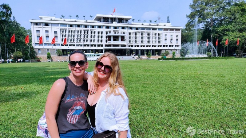 Day 9 Take Photos At The Historical Reunification Palace