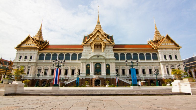 Day 2 Take Impressive Photos At The Grand Royal Palace