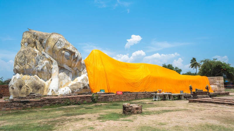 Day 3 Pass By The Famous Reclining Buddha Statue At Wat Lokaya Sutha