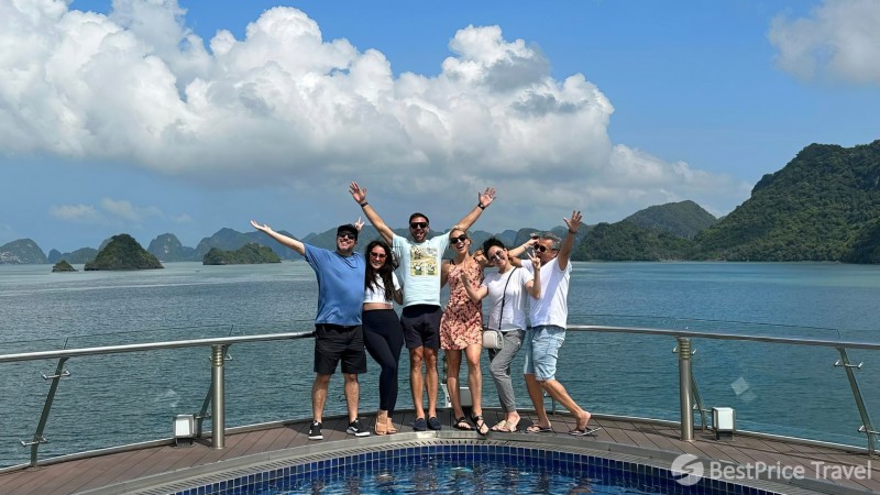 Day 10 Take Pictures With The Picturesque Landscapes Of Halong Bay