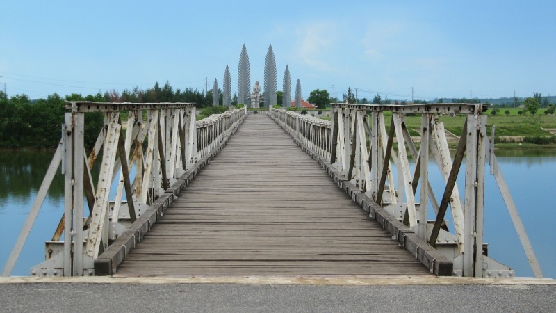 Day 6 Cross The Historic Hien Luong Bridge