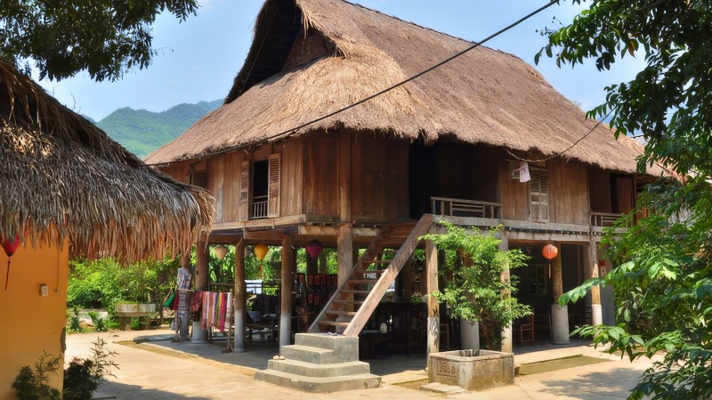 Day 2 The Distinctive Architecture Of The Traditional Thai Stilt House