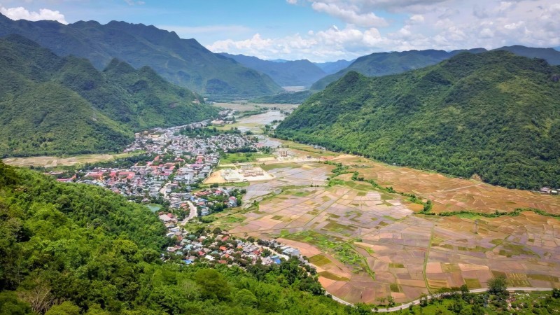 Day 2 Breathtaking Panoramic View Of Mai Chau From Thung Khe Pass