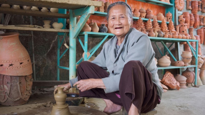 Day 4 Discover The Art Of Traditional Pottery At Thanh Ha Village