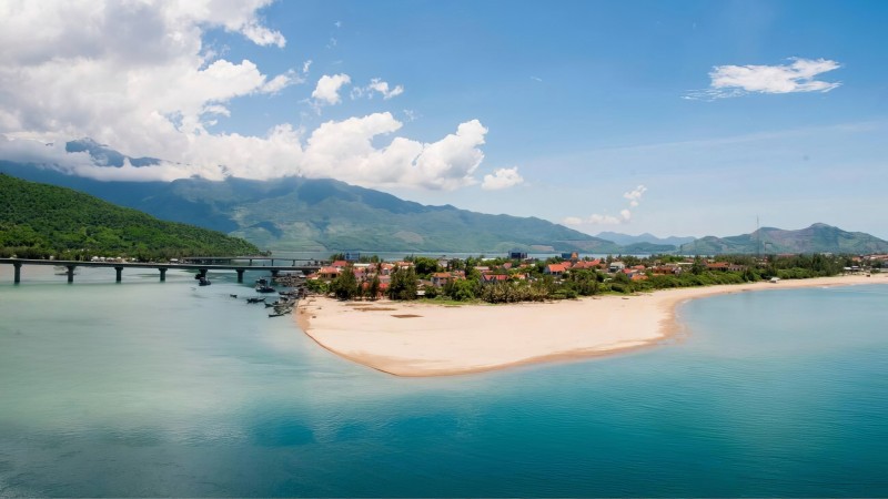 Day 4 Enjoy The Breathtaking Beauty Of Lang Co Beach