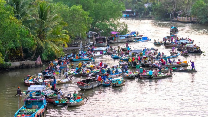 Day 4 Immerse In The Bustling Atmosphere Of Phong Dien Floating Market