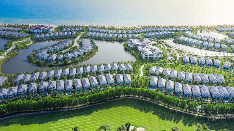 Day 2 Unwind With An Overnight Stay At The Resort