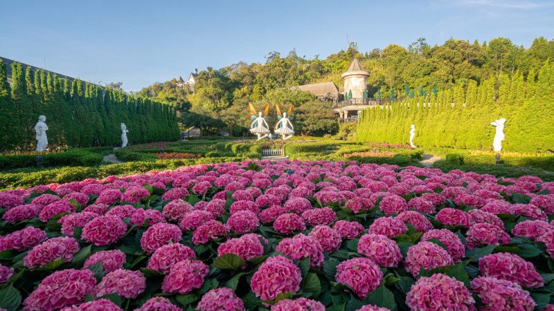 Day 3 Stroll Through The Enchanting Jardin D’Amour Garden